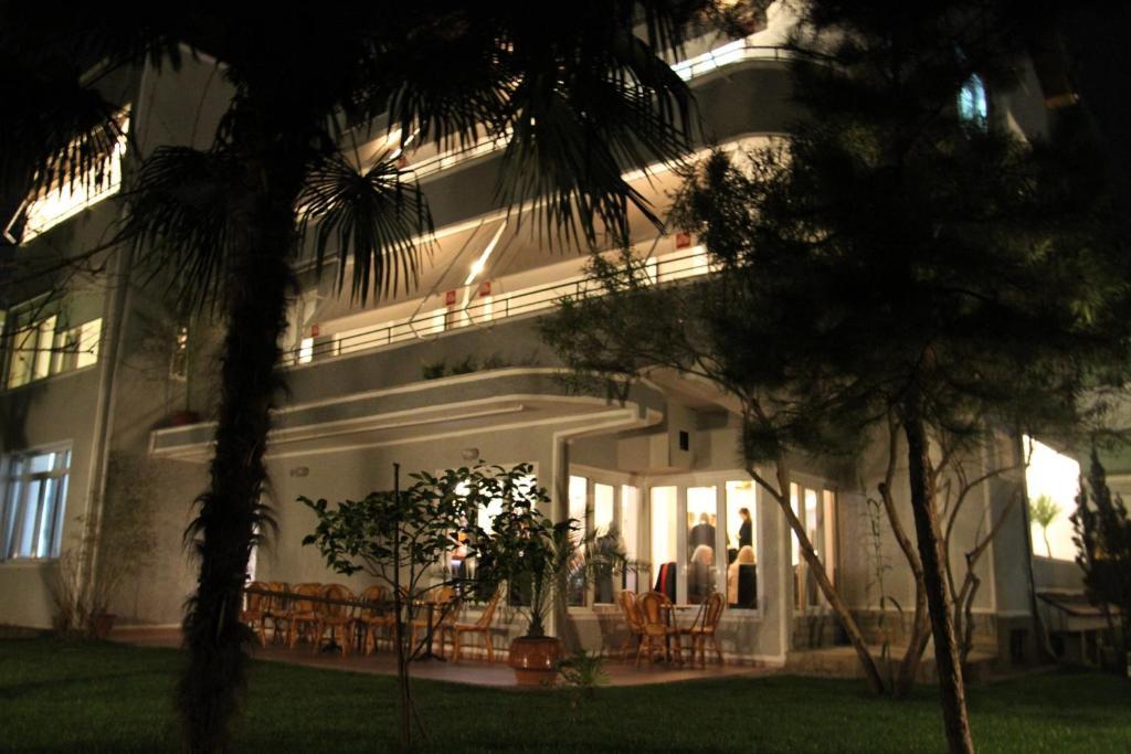 Hotel De Paris Tirana Exterior photo